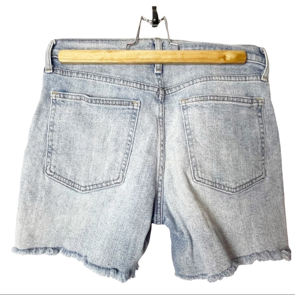 GAP Women's Jean Shorts Size 27  Cutoff Frayed Light Indigo Blue. - Picture 4 of 7